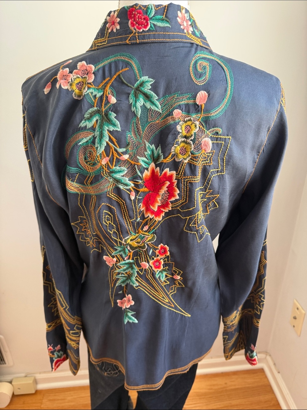 Johnny Was Embroidered Floral Button-Up Shirt silk - Picture 5 of 9